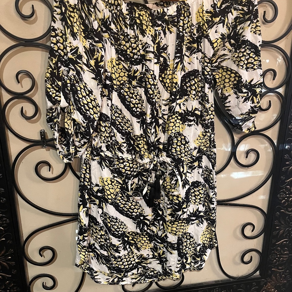 Off the shoulder pineapple ladies dress. Size medium.